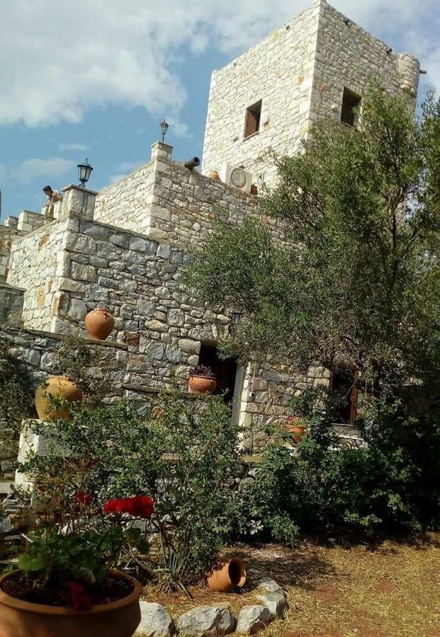 Апартаменты Charouda Stone Tower Pyrgos Dirou Экстерьер фото